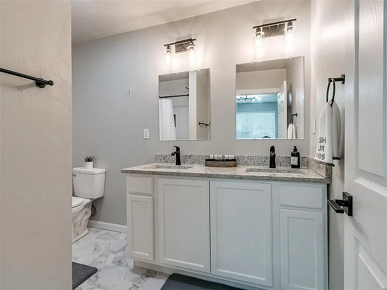 2040 NW 20th St — Photo 23