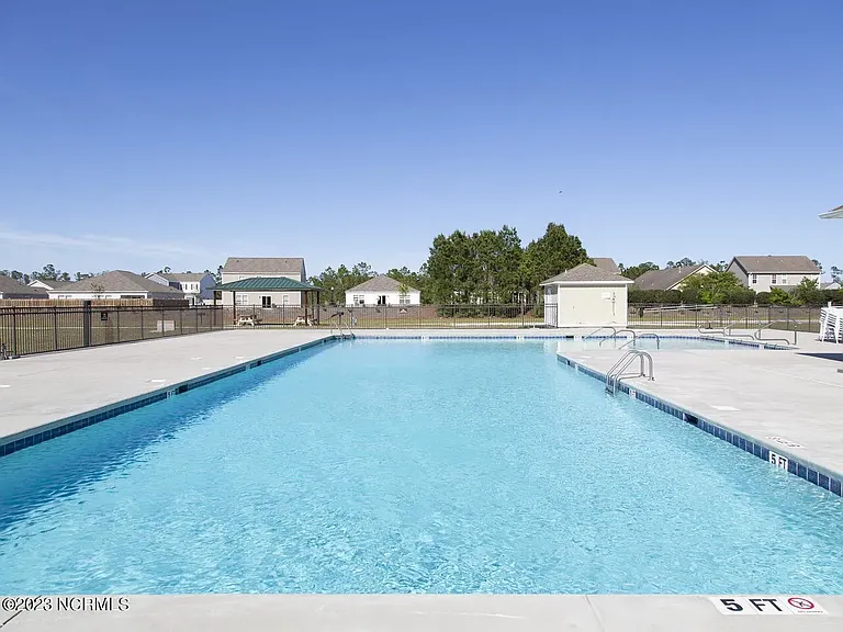 E Highcroft Dr — Photo 6