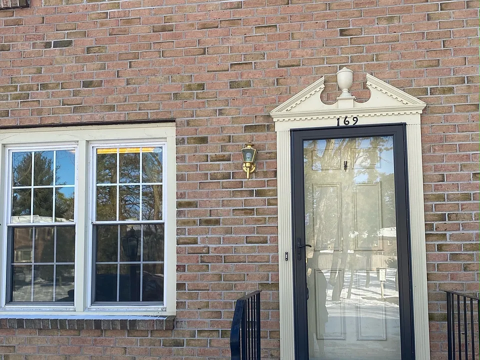 169 Williamsburg Ct