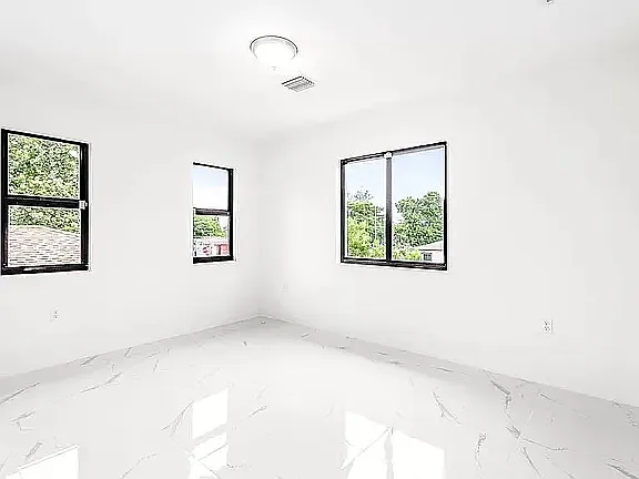 1776 NW 68th Ter — Photo 5