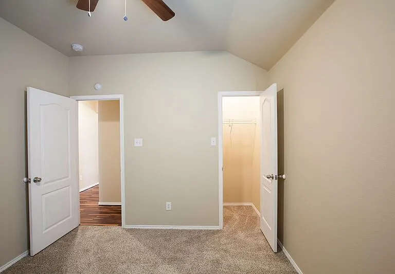 709 Alder Dr — Photo 28