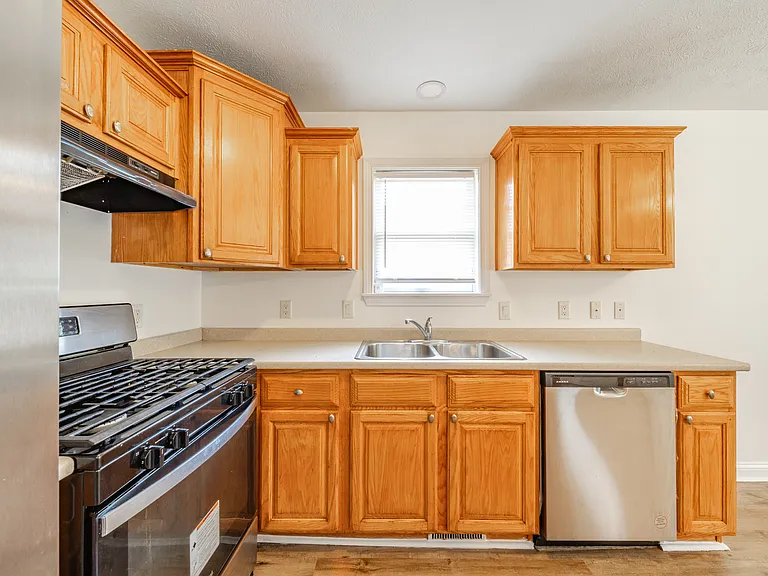 1015 N Gale St — Photo 9