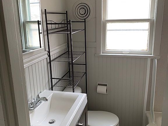 5th image of 213 High Ave #1/2