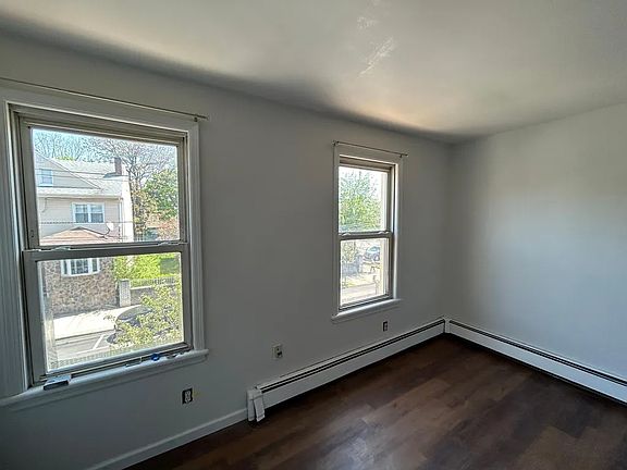 5th image of 418 John St