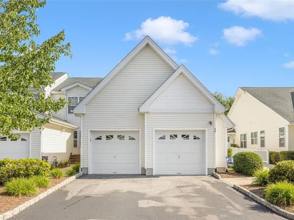 48 Alpine Way N, Slatersville, RI 02876
