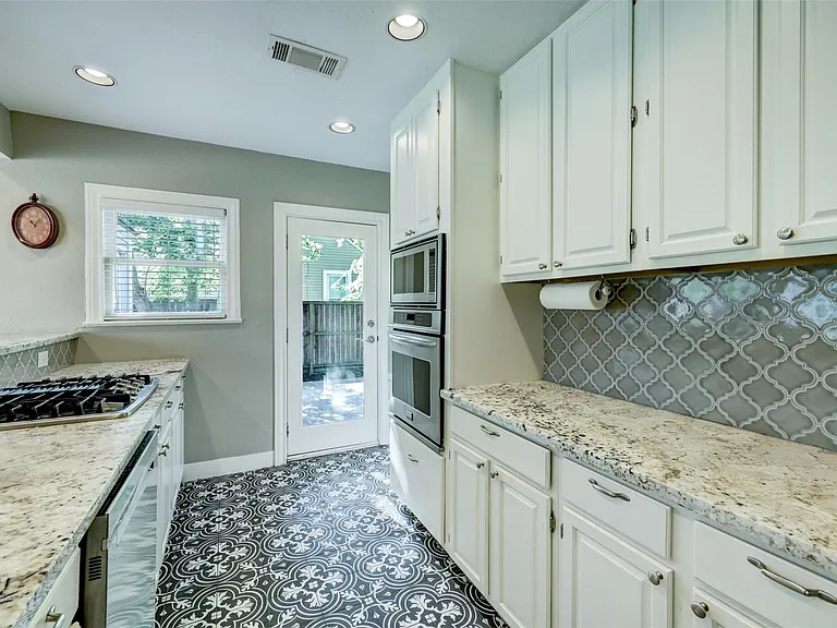 713 Sue Barnett Dr — Photo 14