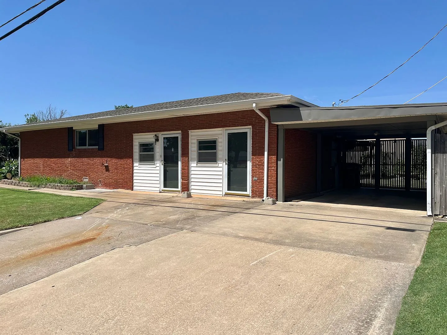 Newley Remodeled! Must See! 3 Bed 2 Bath! — Photo 3