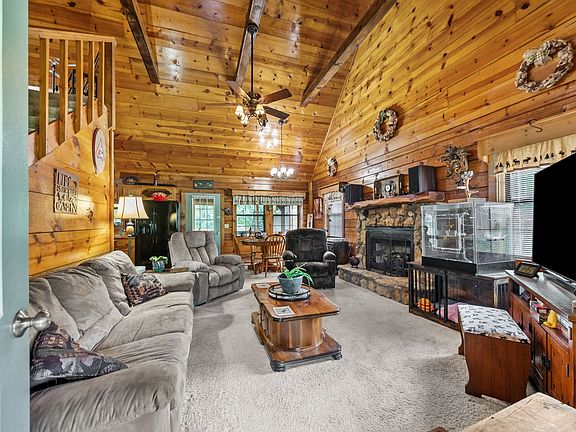 3rd image of 208 Lakeshore Dr