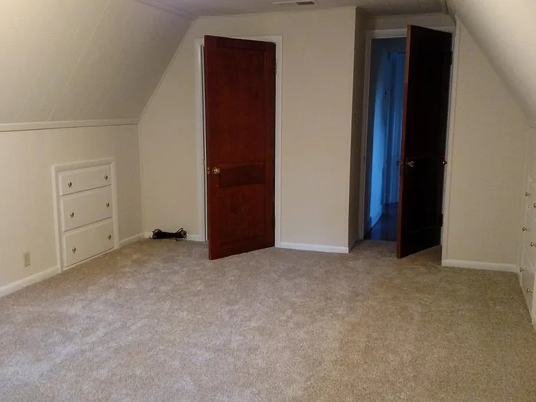 1132 Rosser Ave — Photo 13