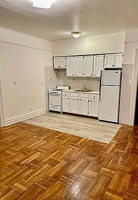 5th image of 3083 29th St #B8