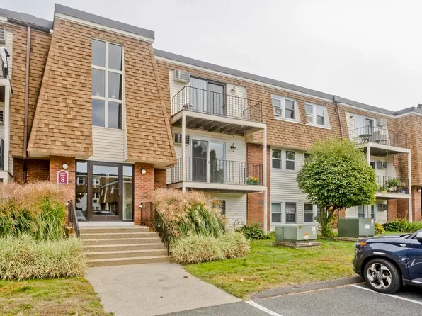 80 Damon Rd APT 8206, Northampton, MA 01060