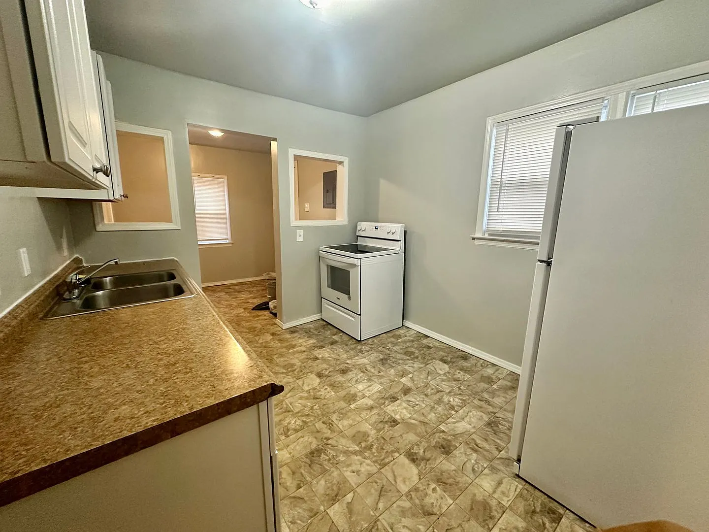 Charming 3-Bedroom Bungalow in Warren $1200 a month — Photo 4