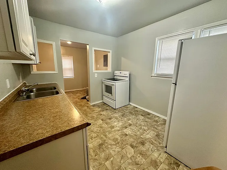 8133 Timken Ave — Photo 4
