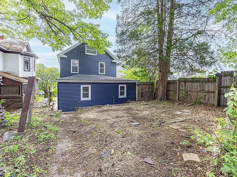 1922 Kenneth Ave — Photo 3