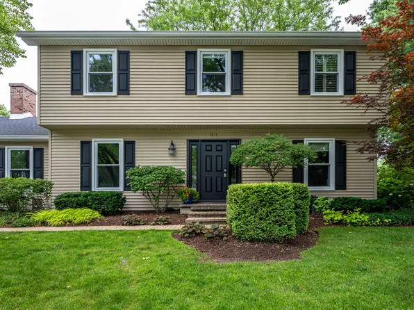 1612 Harris Ln, Naperville, IL 60565