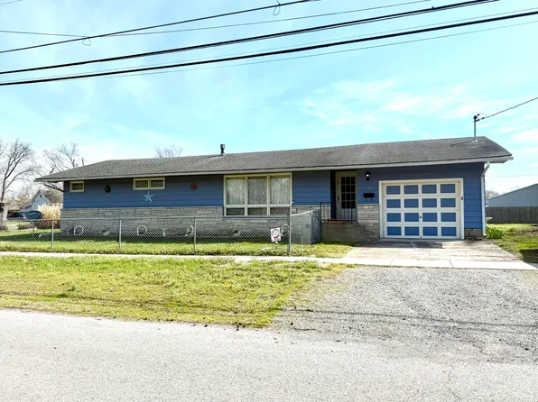 909 N Washington St, Marion, IL 62959