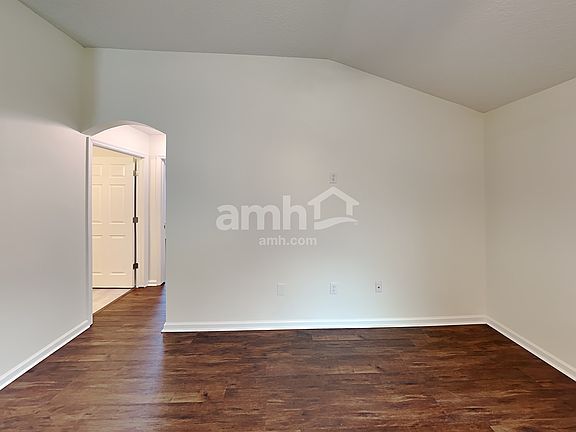 4th image of 1884 Creekview Dr