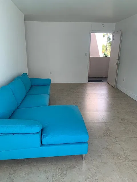 2000 Biarritz Dr — Photo 3