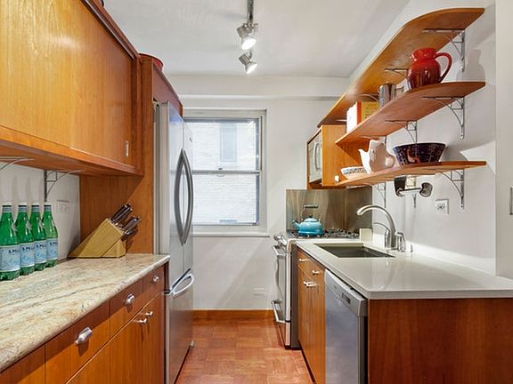 3rd image of 5 W 65th St #3K