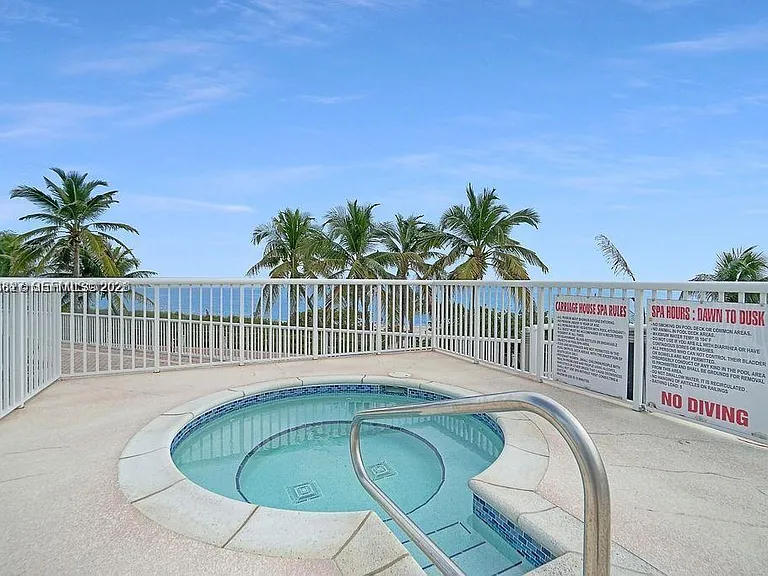 5401 Collins Ave #230 — Photo 9