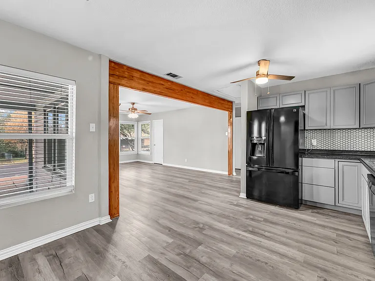 1220 S Lamar St — Photo 5