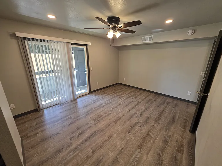 3046 E Marconi Ave #204 — Photo 38