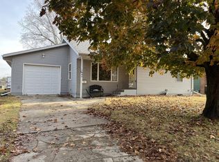 1449 11th Ave, Windom, MN 56101