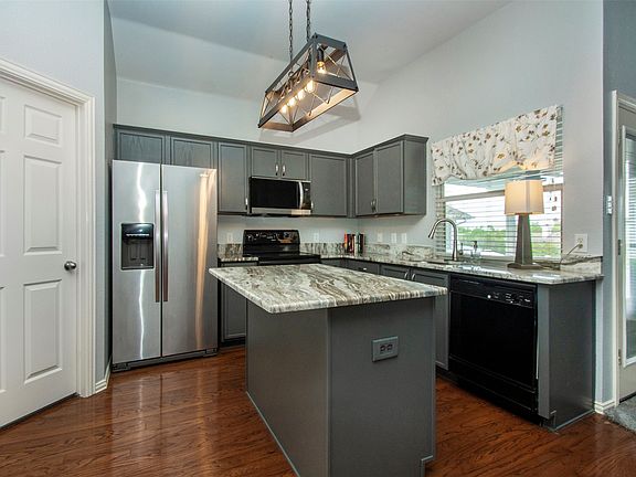 4th image of 510 Creekside Dr
