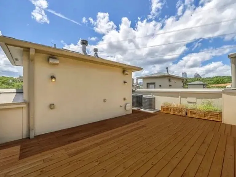 1390 Dutch Valley Pl NE — Photo 36