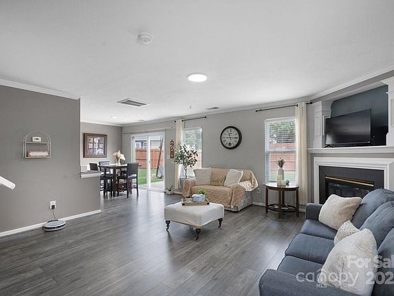 5th image of 15210 Pangborn Pl