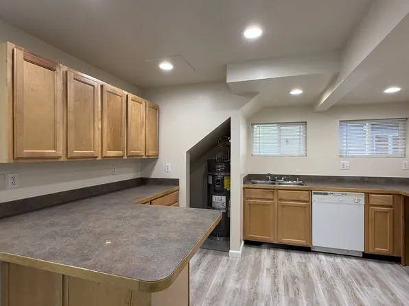 5505 University Way NE, Seattle, WA 98105