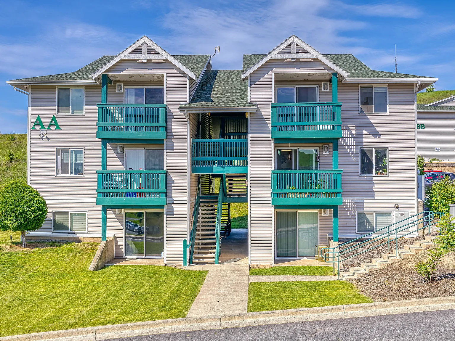 Pine Ridge Apartments — Photo 3