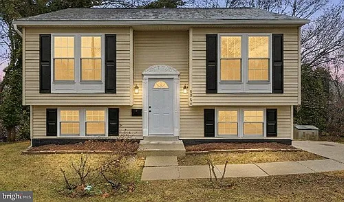 6915 Adel St Photo 1