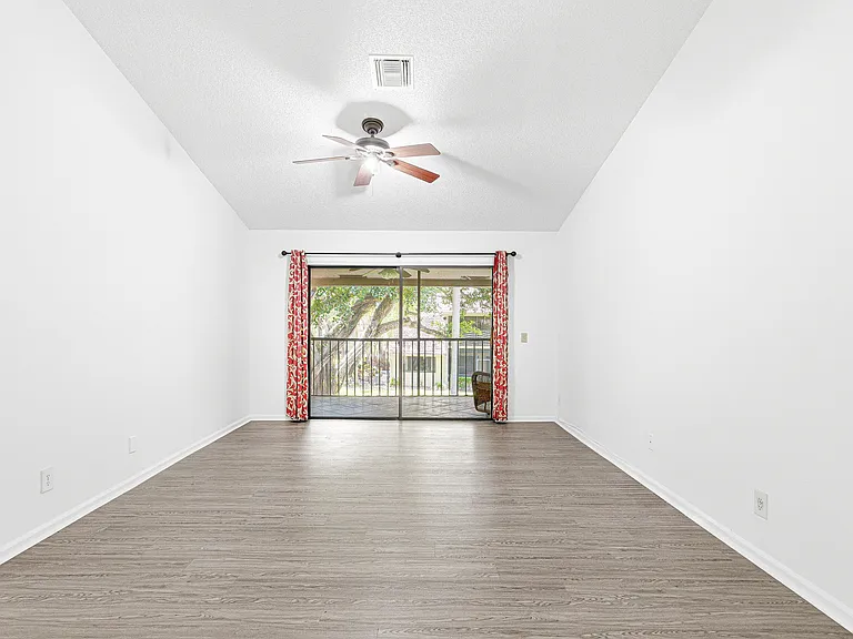 5530 Coach House Cir — Photo 13
