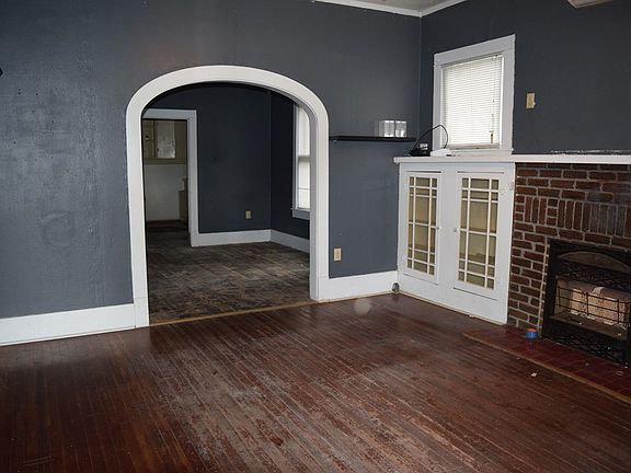 2nd image of 425 W King Ave