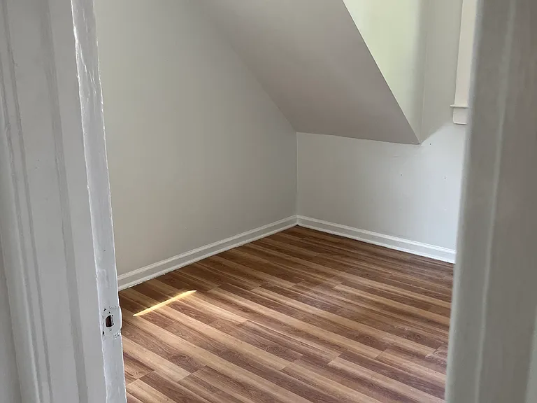 251 Maple Ave #D — Photo 4