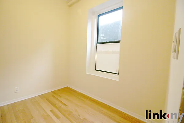 Rented by Link NY Realty | media 22