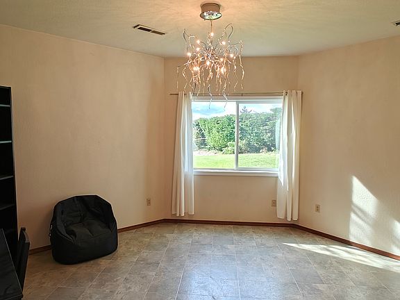 3rd image of 4522 Kennedy Rd NE