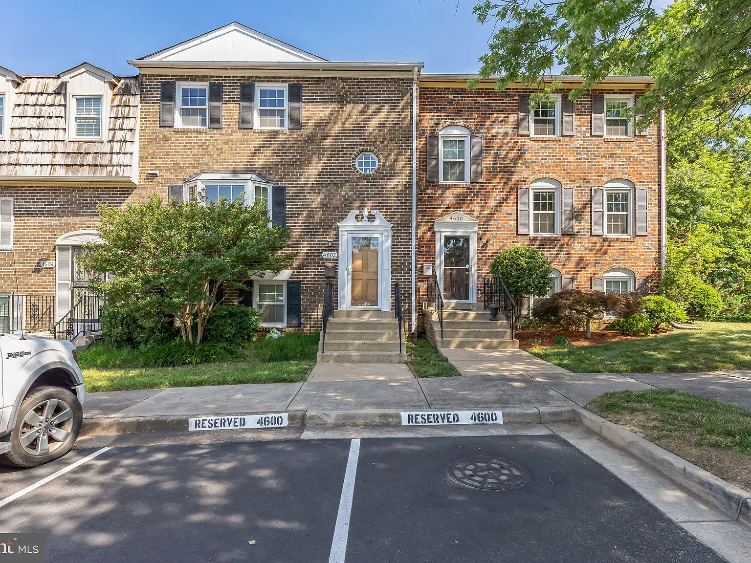 4 bed, 3.5 bath, 2342 sqft, $3,650 — Photo 3