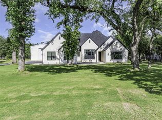 733 Glade Park Ct, Azle, TX 76020