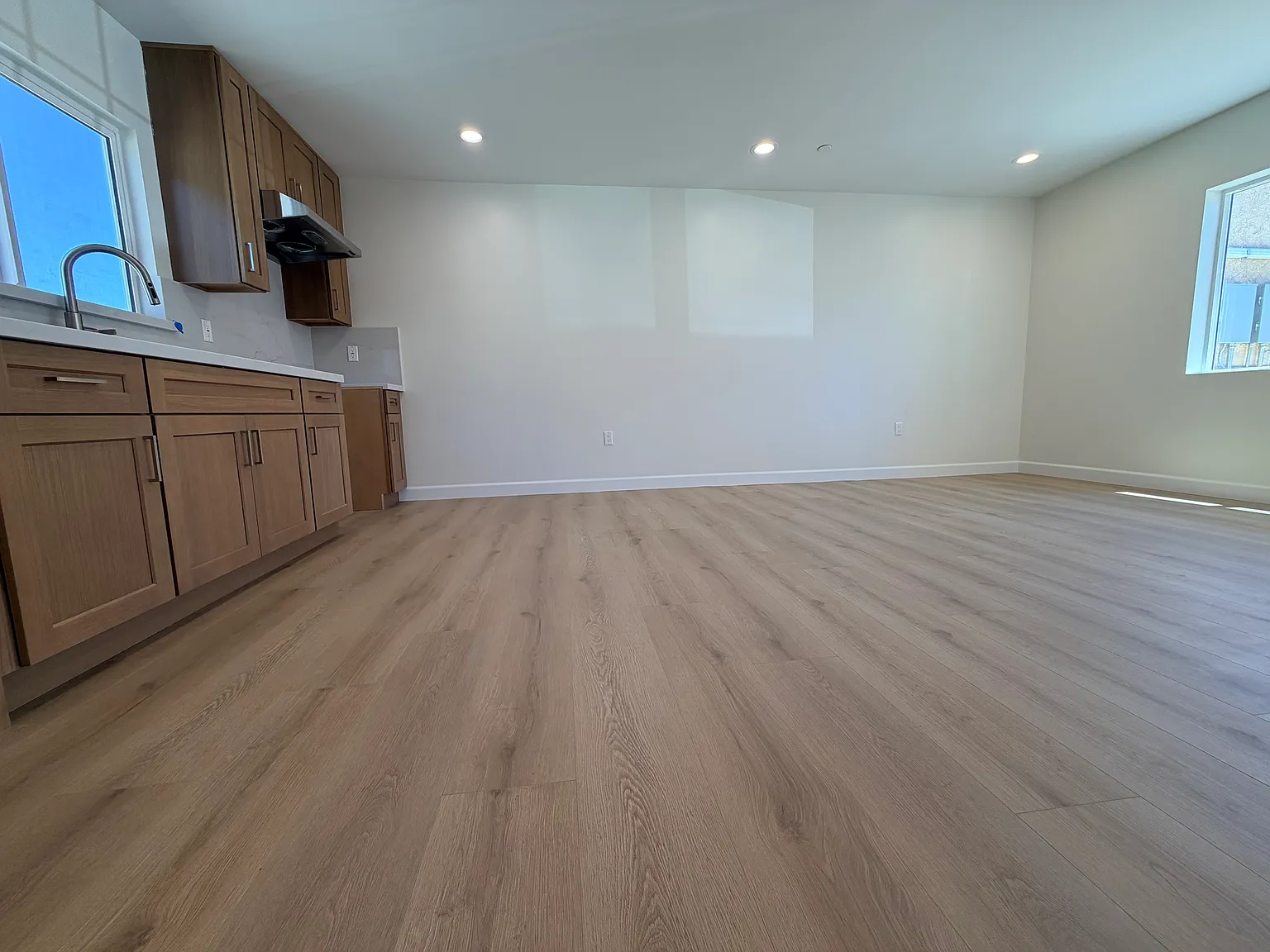 3 bed, 850 sqft, $2,850 — Photo 2