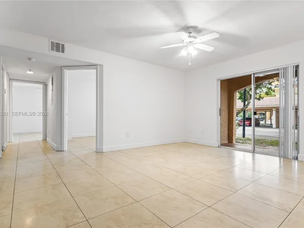 5530 NW 61st St APT 302, Pompano Beach, FL 33073
