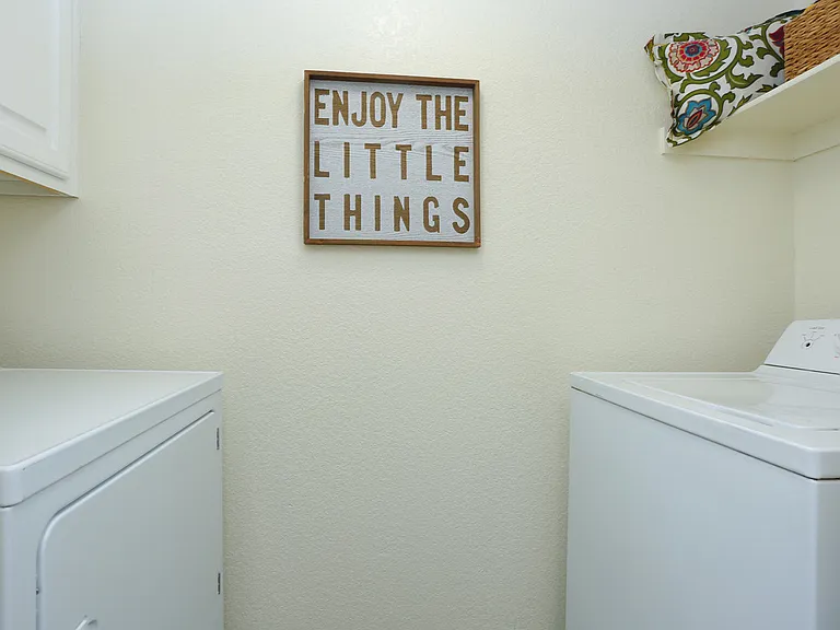 Bay Breeze Apartments — Photo 11