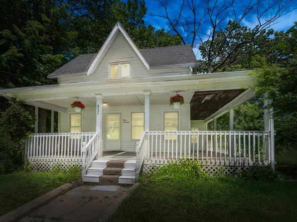 319 S 5th St, Niles, MI 49120