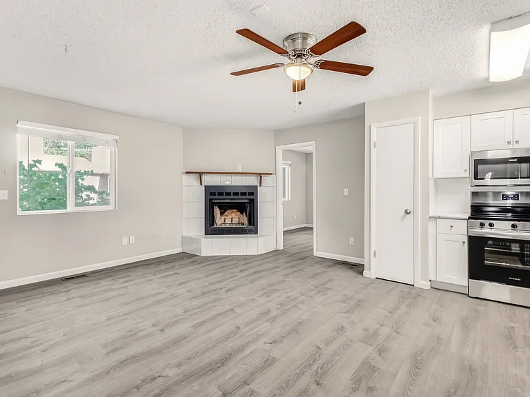 2462 E Willamette Ave — Photo 6