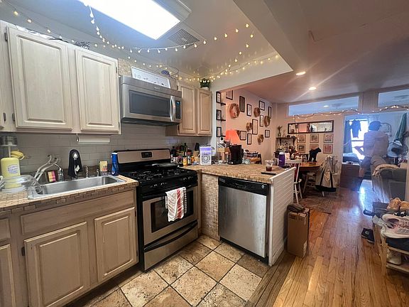 5th image of 161 E 107th St #2B