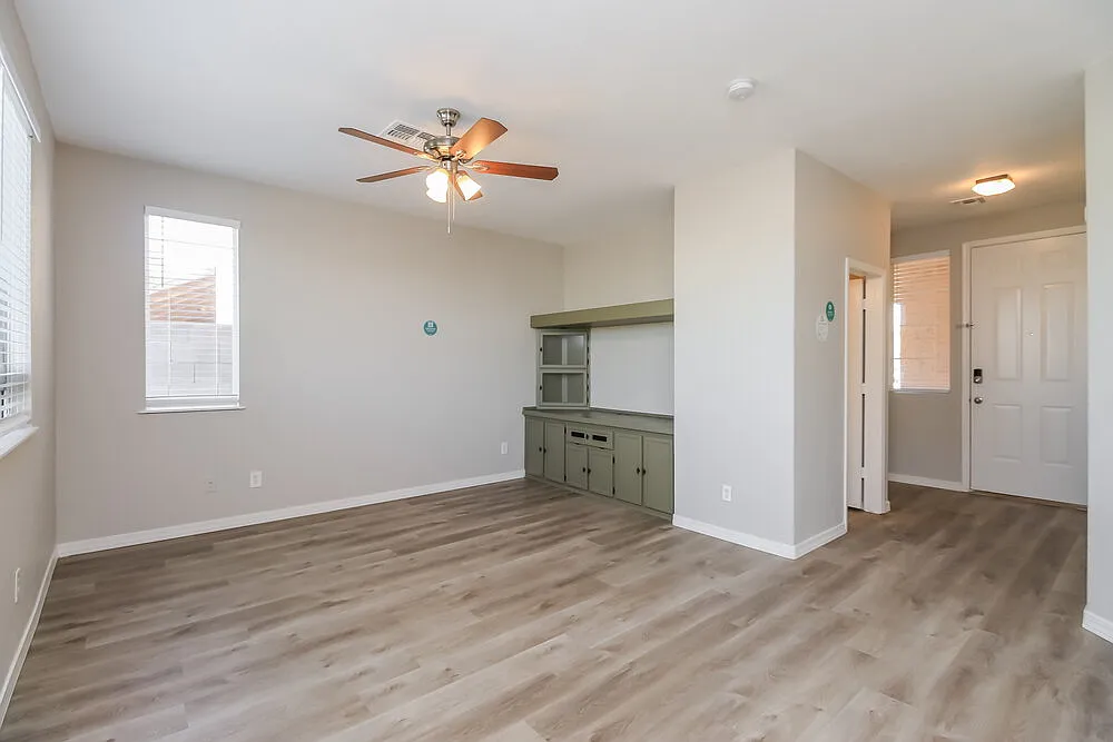 3 bed, 2.5 bath, 1628 sqft, $2,000 — Photo 4