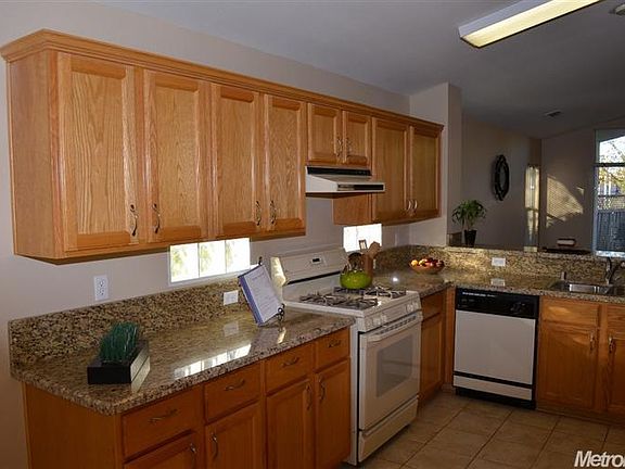 3rd image of 401 Roan Ct