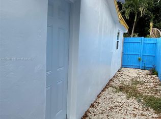 42 SW 11th St #B, Dania, FL 33004