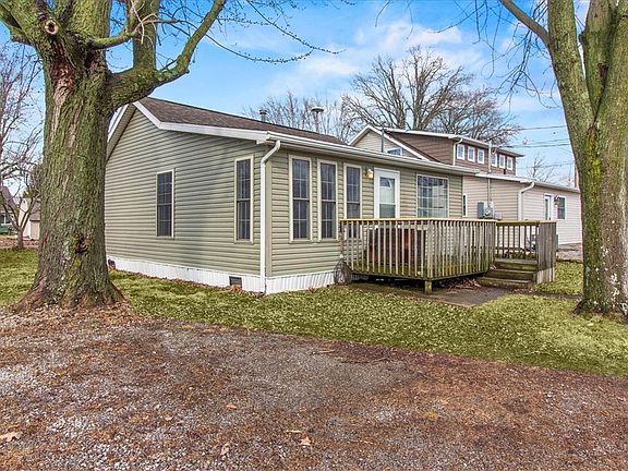 4th image of 9050 Elm St